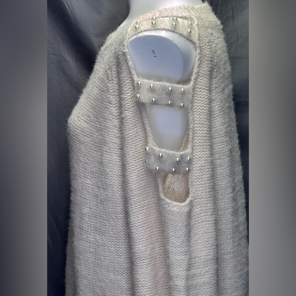 Easel Los Angeles Sweater Ivory Pearl Shoulder Ladder Cutout Small/Medium - Picture 7 of 9